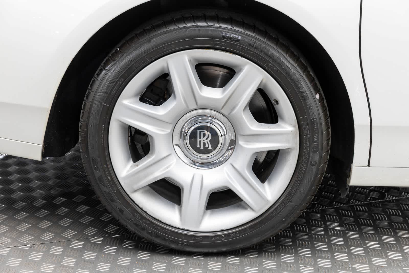 Thumbnail: 2011 Rolls-Royce Ghost - 42