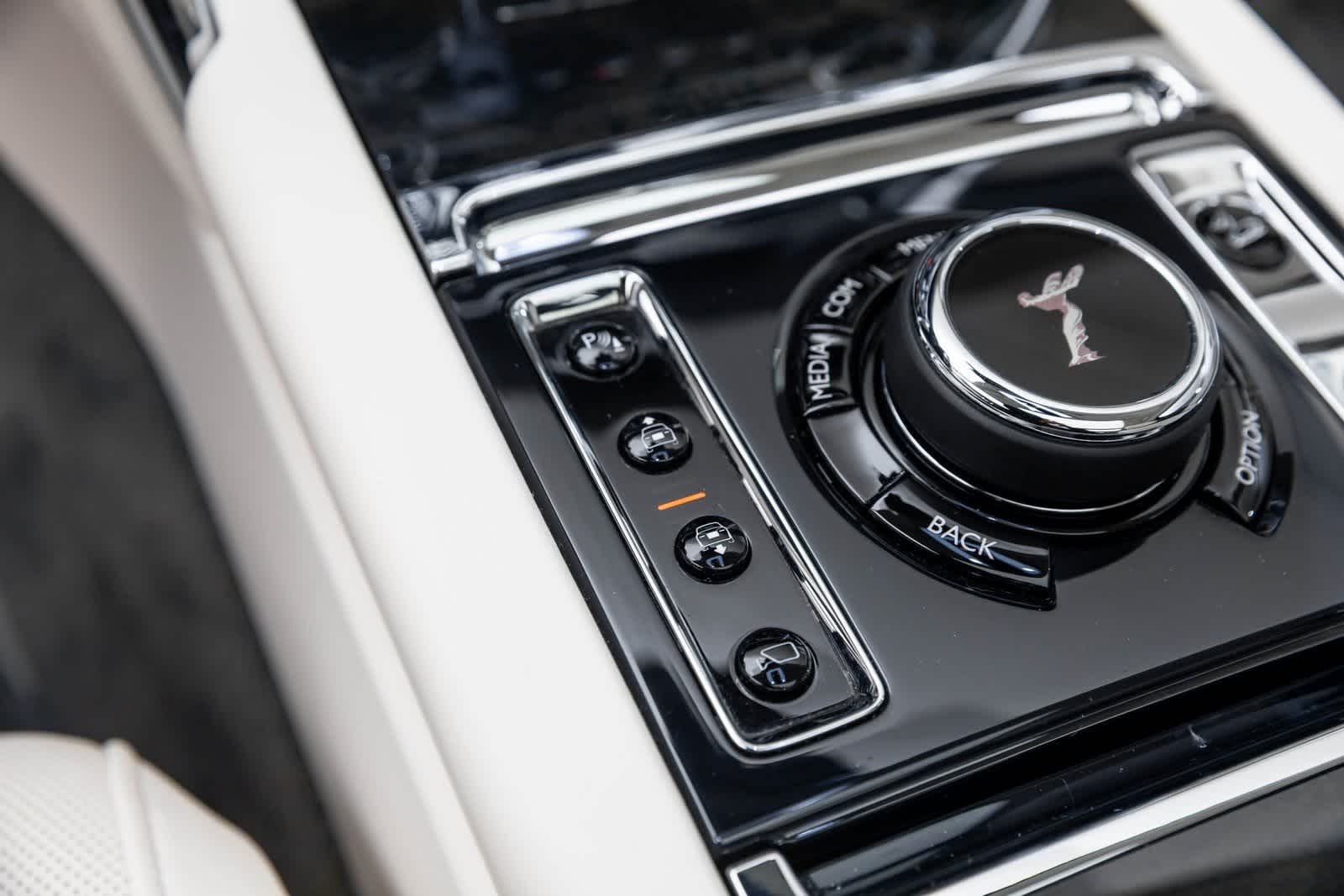 Thumbnail: 2022 Rolls-Royce Cullinan - 29