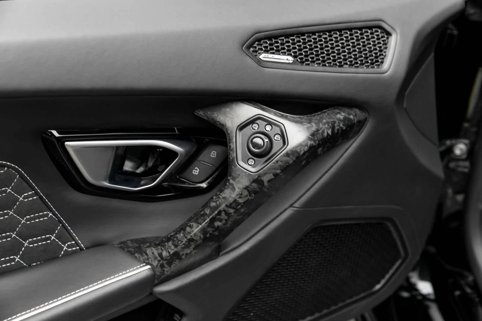 Thumbnail: 2022 Lamborghini Huracan - 22
