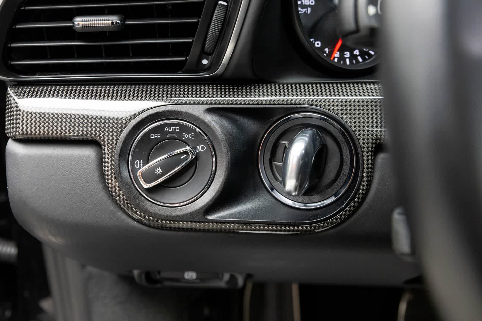 Thumbnail: 2019 Porsche 911 - 34