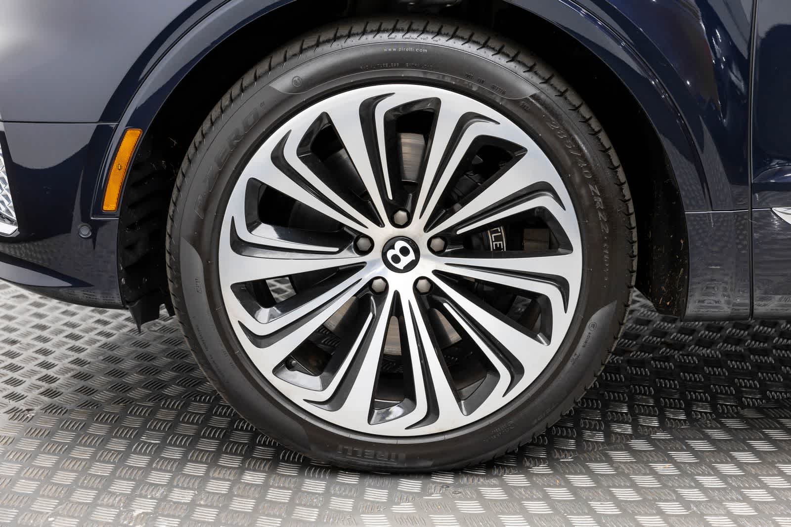 Thumbnail: 2021 Bentley Bentayga - 7