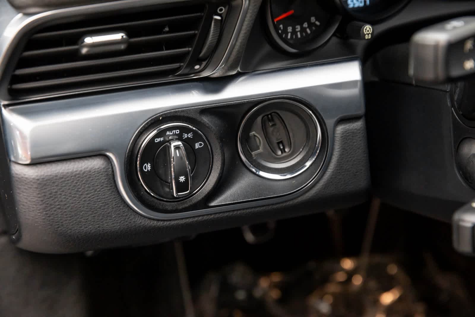 Thumbnail: 2015 Porsche 911 - 31