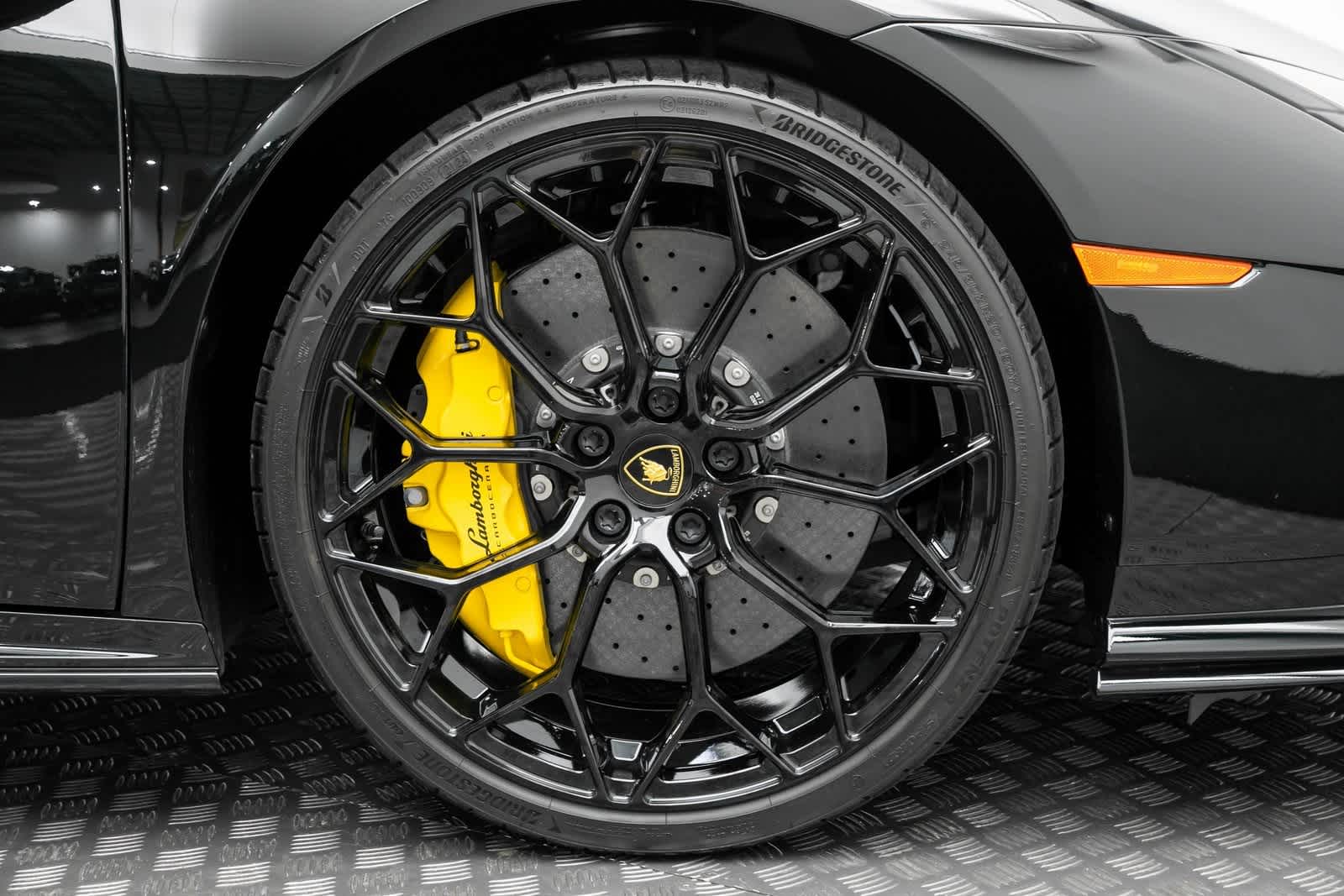 Thumbnail: 2024 Lamborghini Huracan - 41