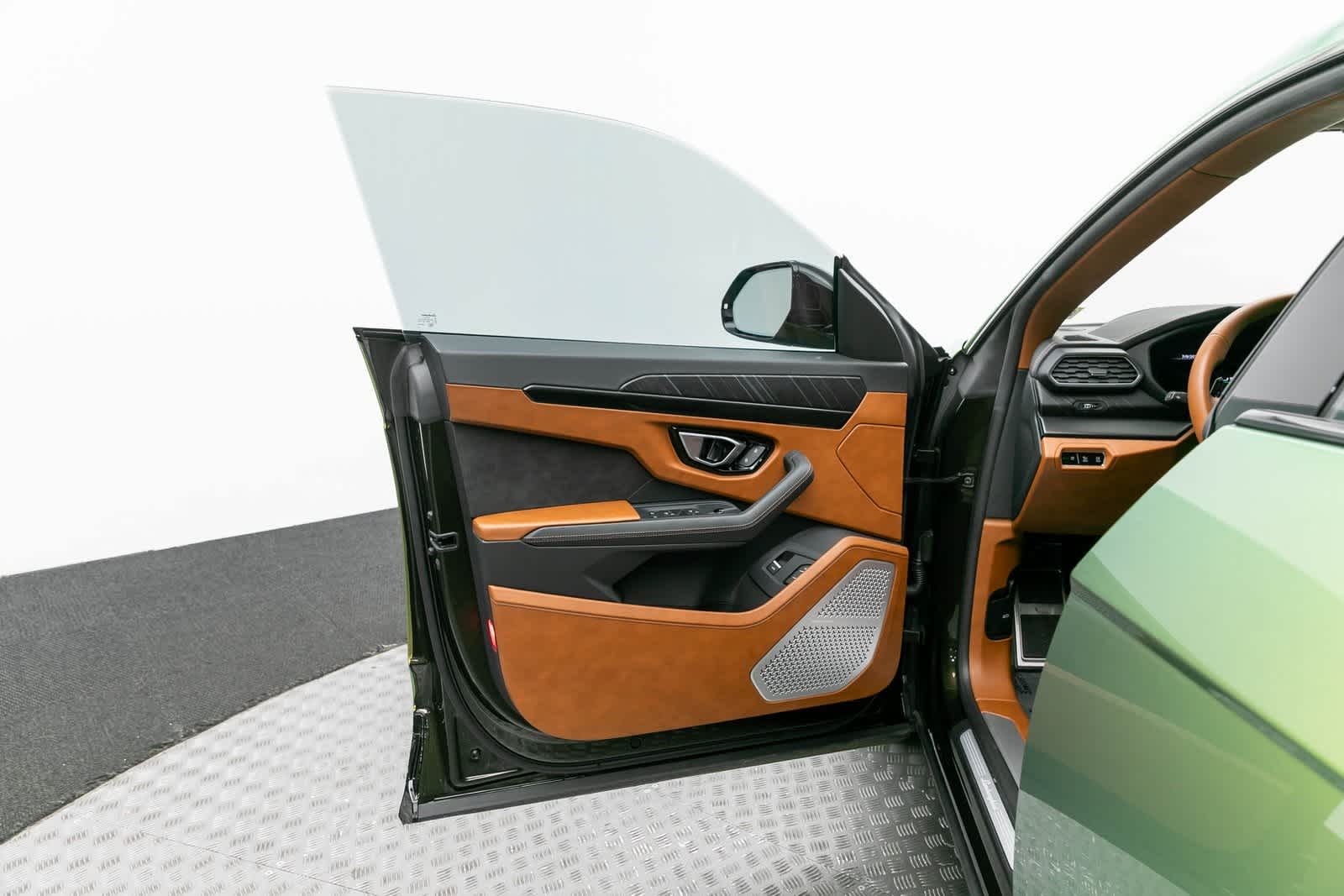 Thumbnail: 2022 Lamborghini Urus - 22