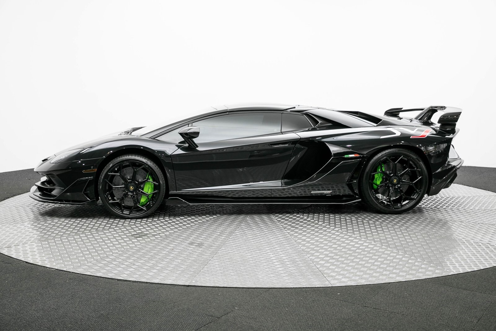 2021 Lamborghini Aventador SVJ 3