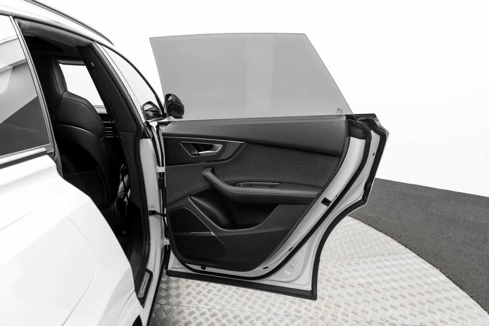 Thumbnail: 2023 Audi SQ8 - 40