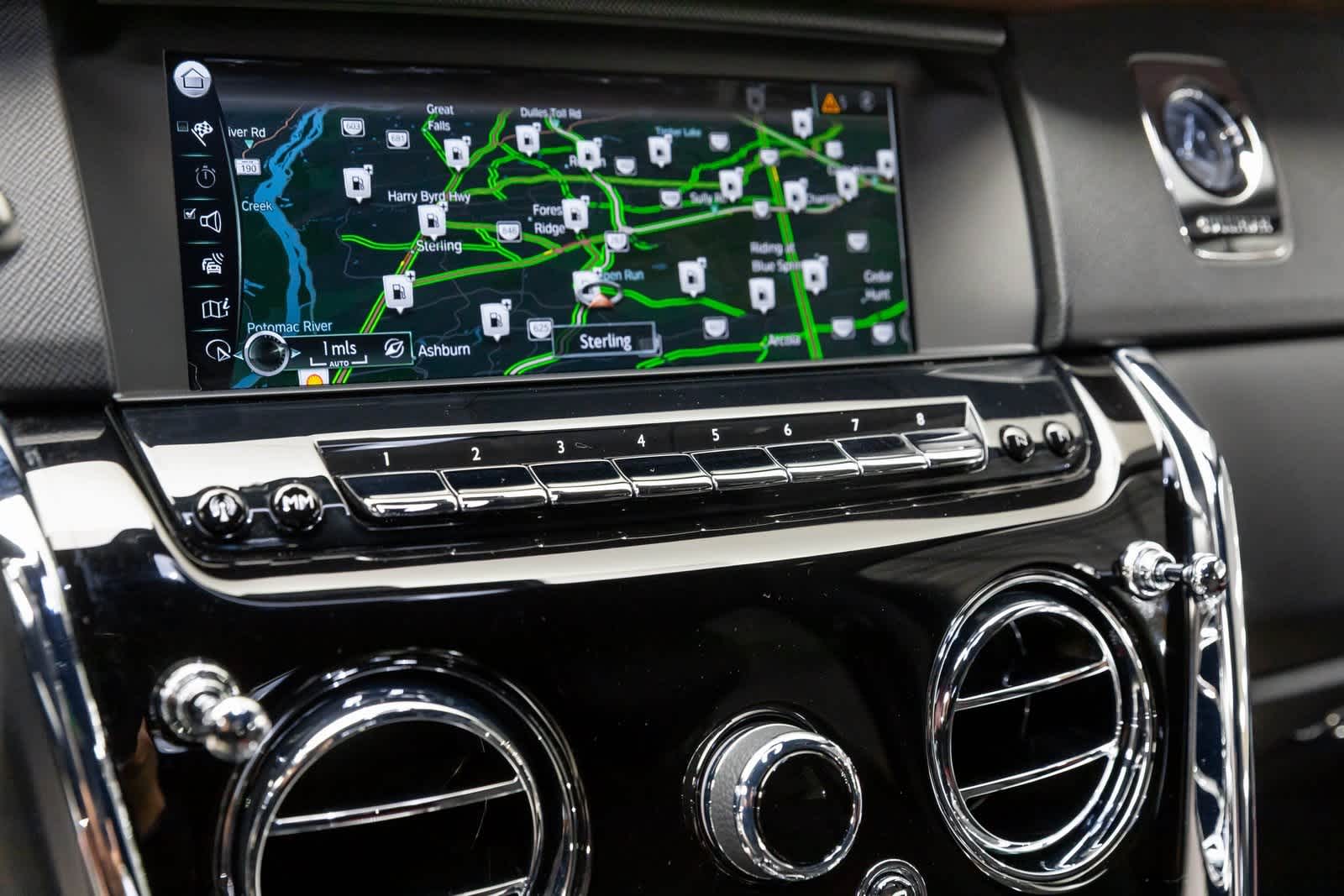 Thumbnail: 2022 Rolls-Royce Cullinan - 24