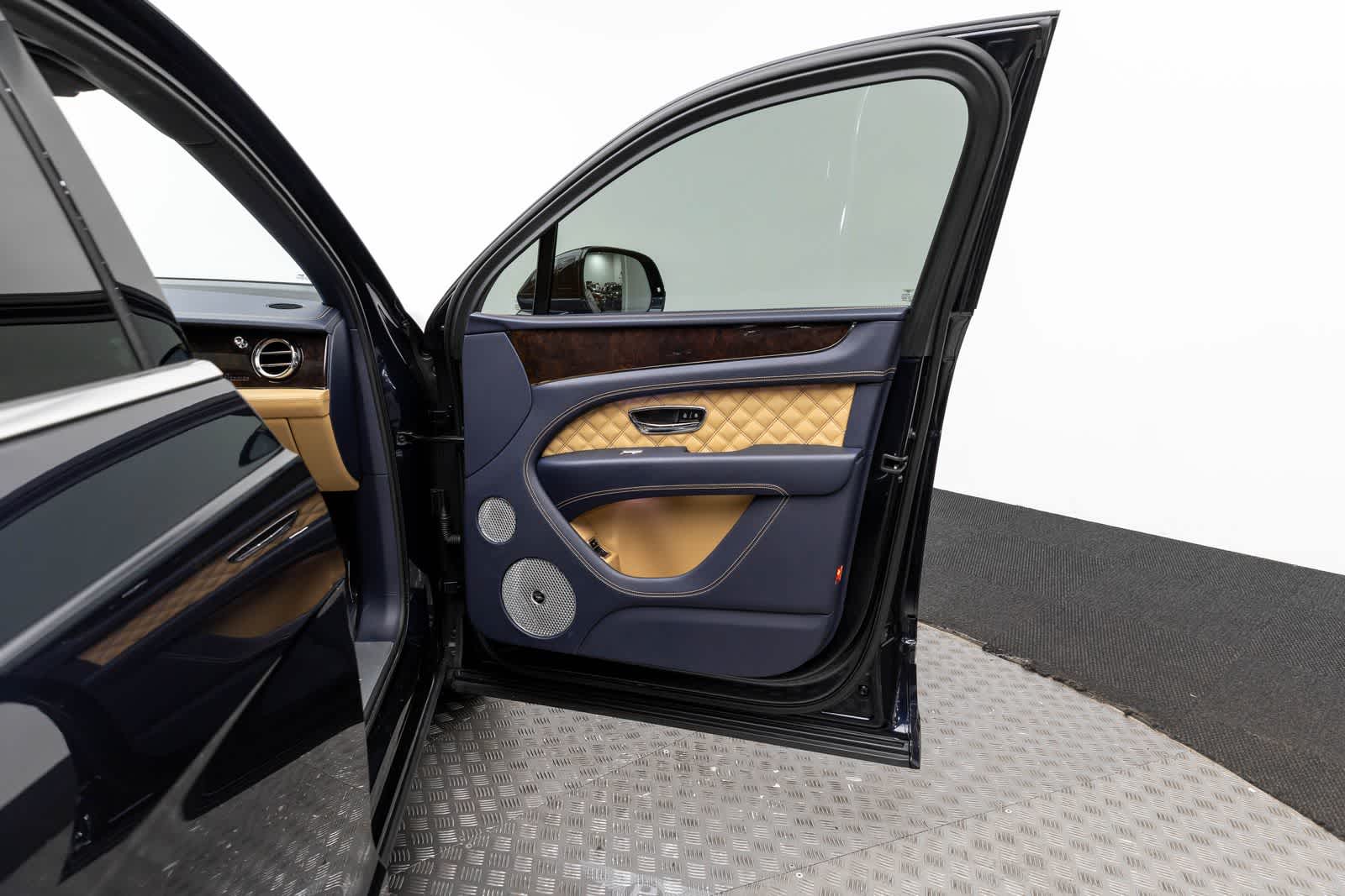 Thumbnail: 2021 Bentley Bentayga - 51
