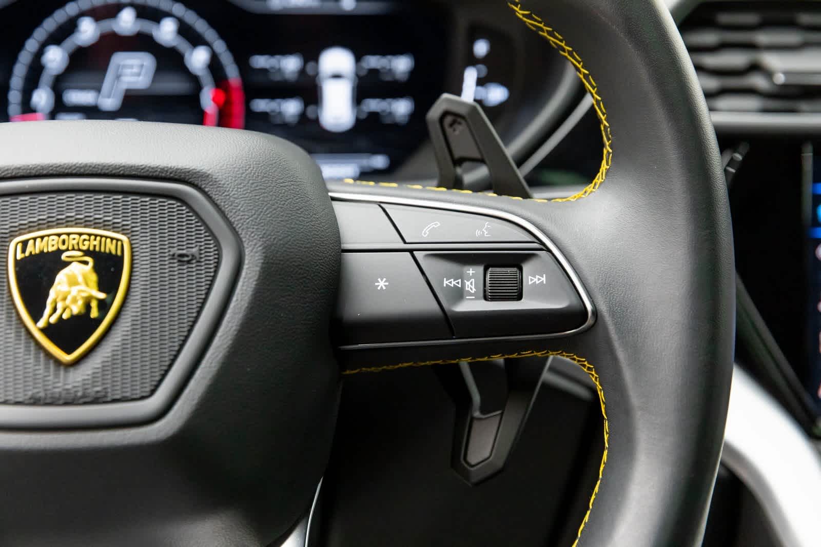 Thumbnail: 2022 Lamborghini Urus - 32