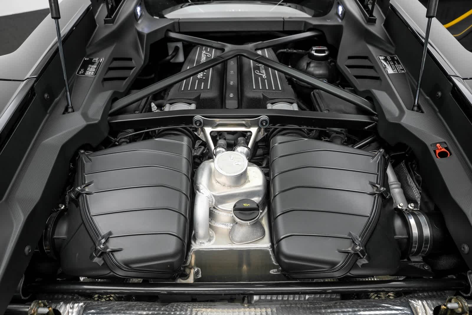 Thumbnail: 2024 Lamborghini Huracan - 9