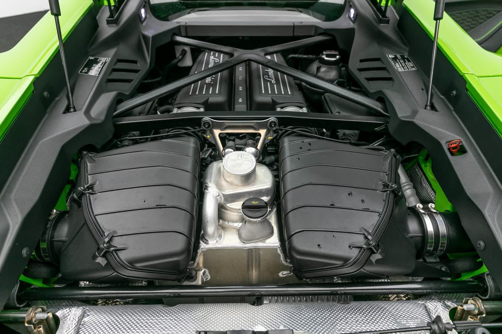 Thumbnail: 2023 Lamborghini Huracan - 9
