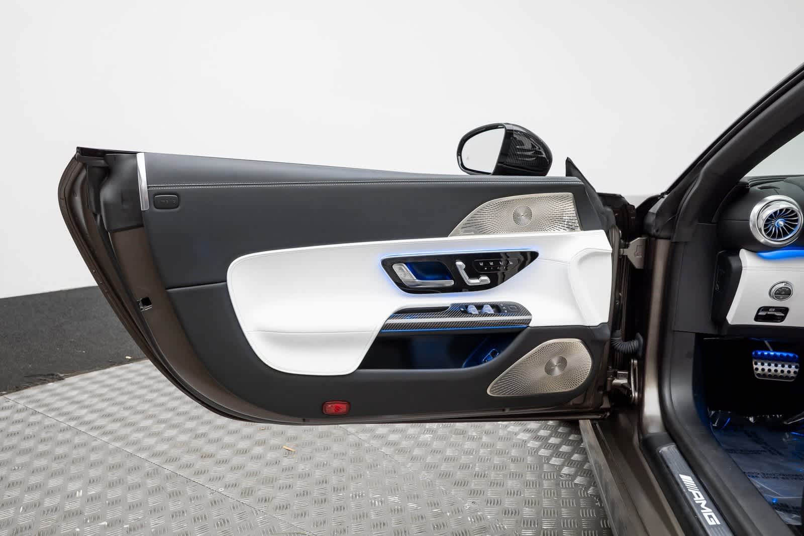 Thumbnail: 2025 Mercedes-Benz SL-Class - 25