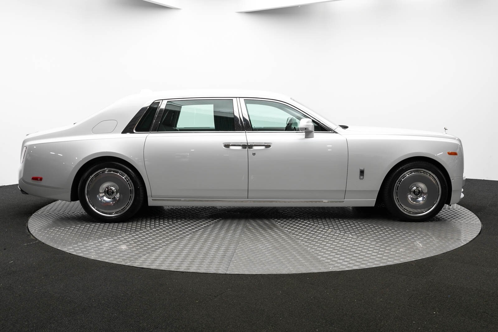 Thumbnail: 2024 Rolls-Royce Phantom - 39