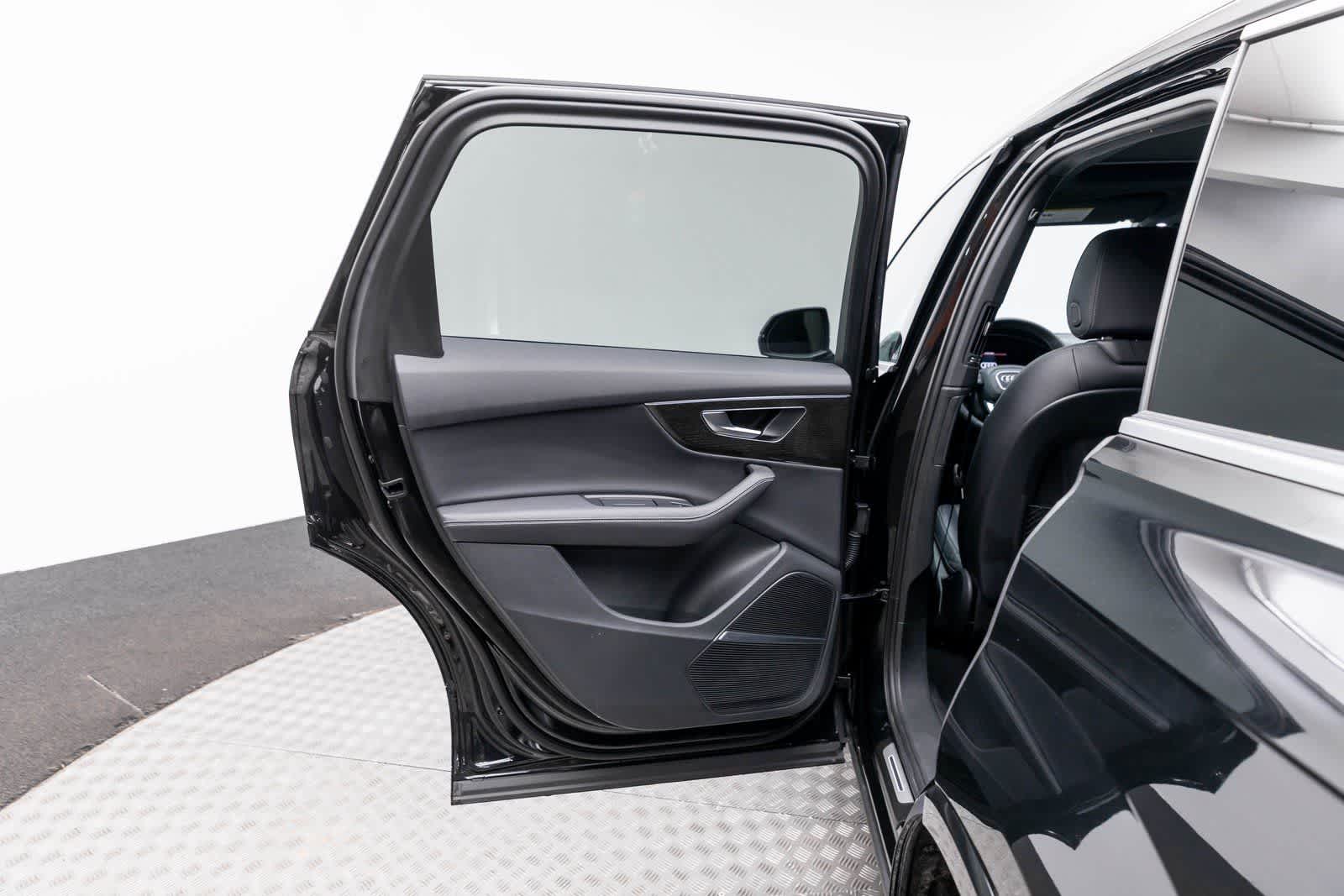 Thumbnail: 2025 Audi Q7 - 34