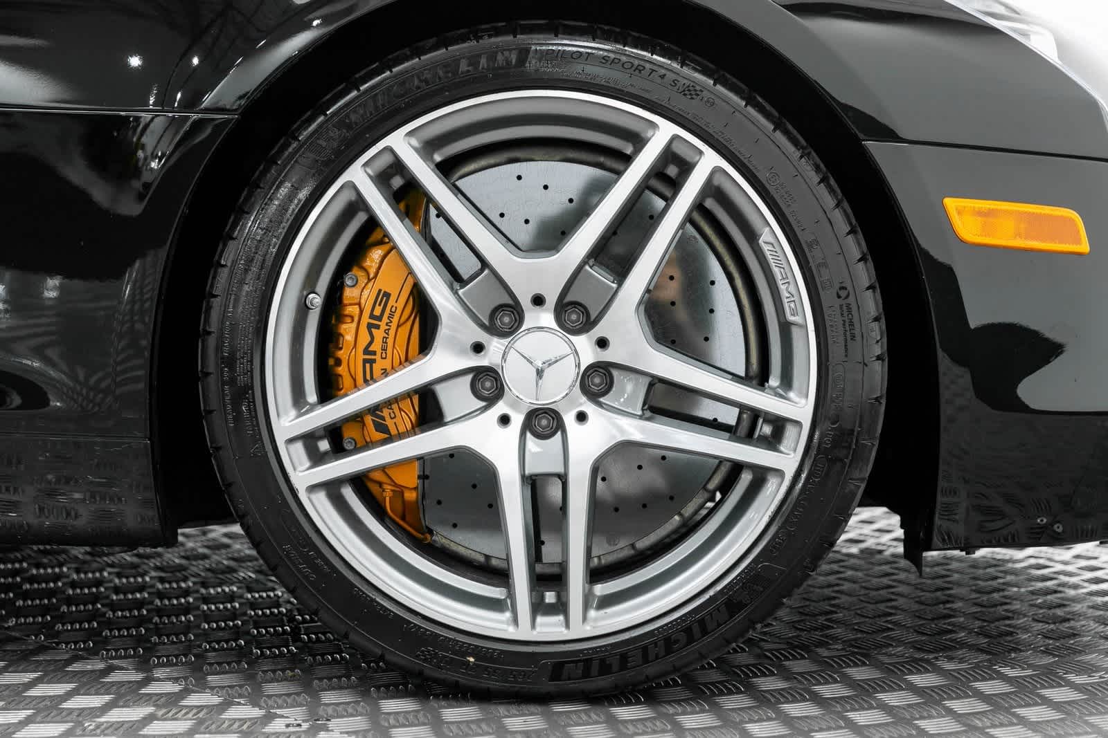 Thumbnail: 2012 Mercedes-Benz SLS AMG - 45
