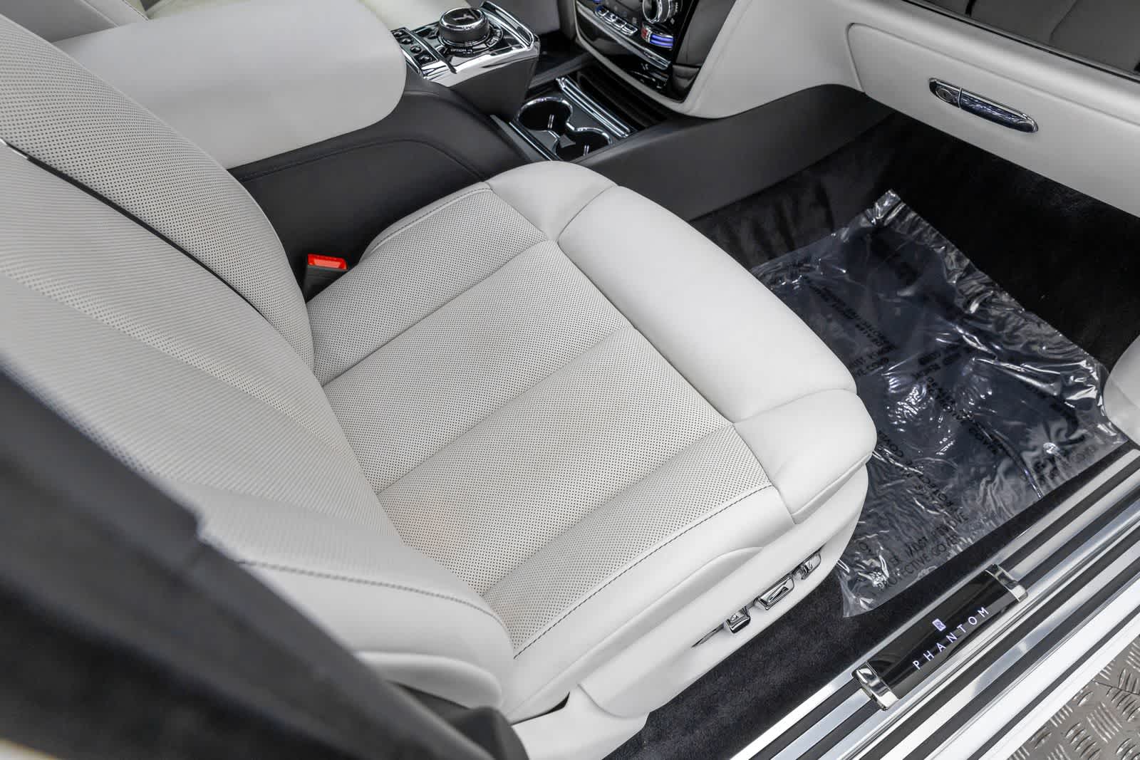 Thumbnail: 2020 Rolls-Royce Phantom - 47