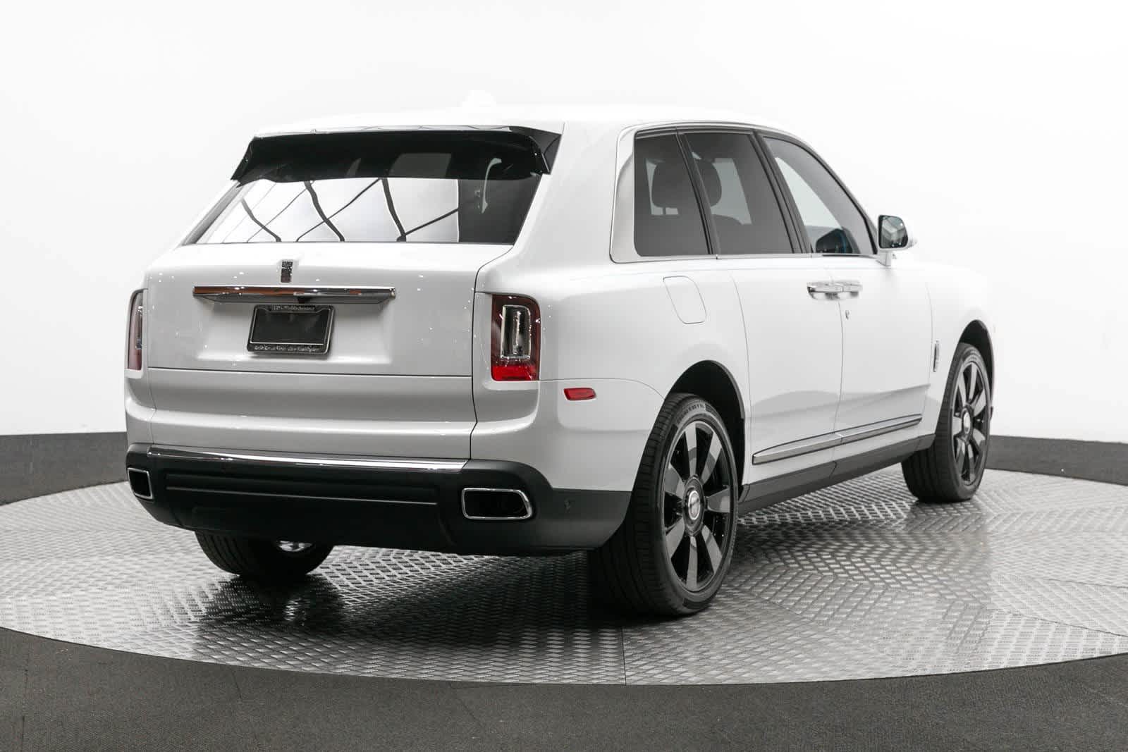 Thumbnail: 2022 Rolls-Royce Cullinan - 2