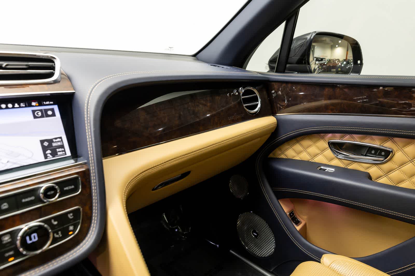 Thumbnail: 2021 Bentley Bentayga - 41