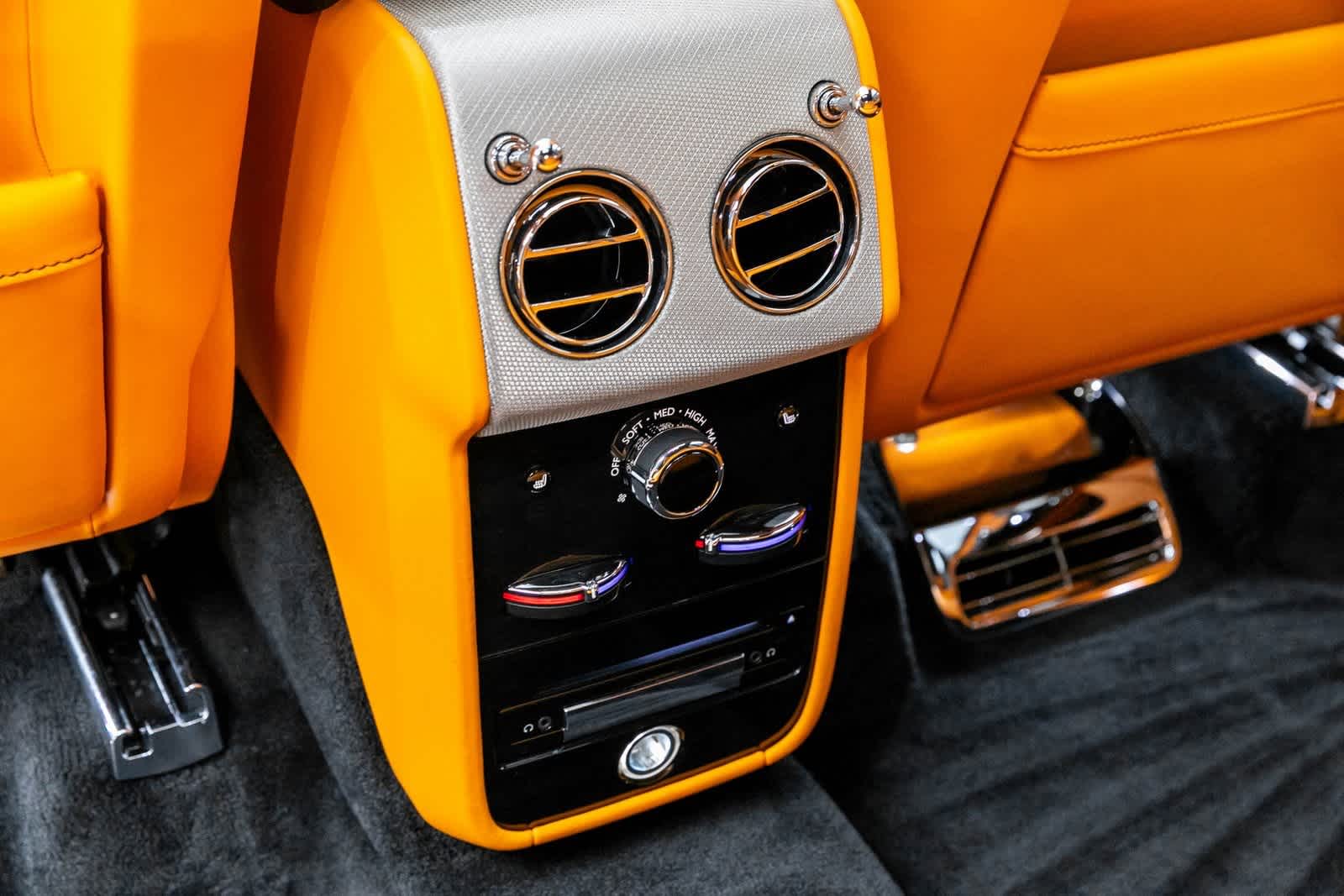 Thumbnail: 2024 Rolls-Royce Cullinan - 32