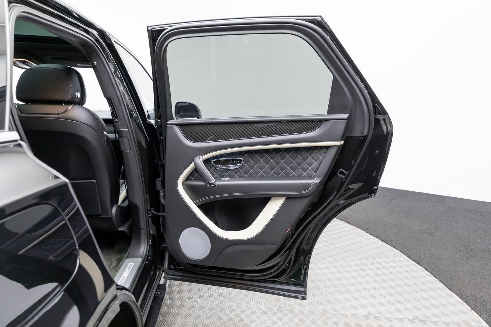 Thumbnail: 2020 Bentley Bentayga - 44