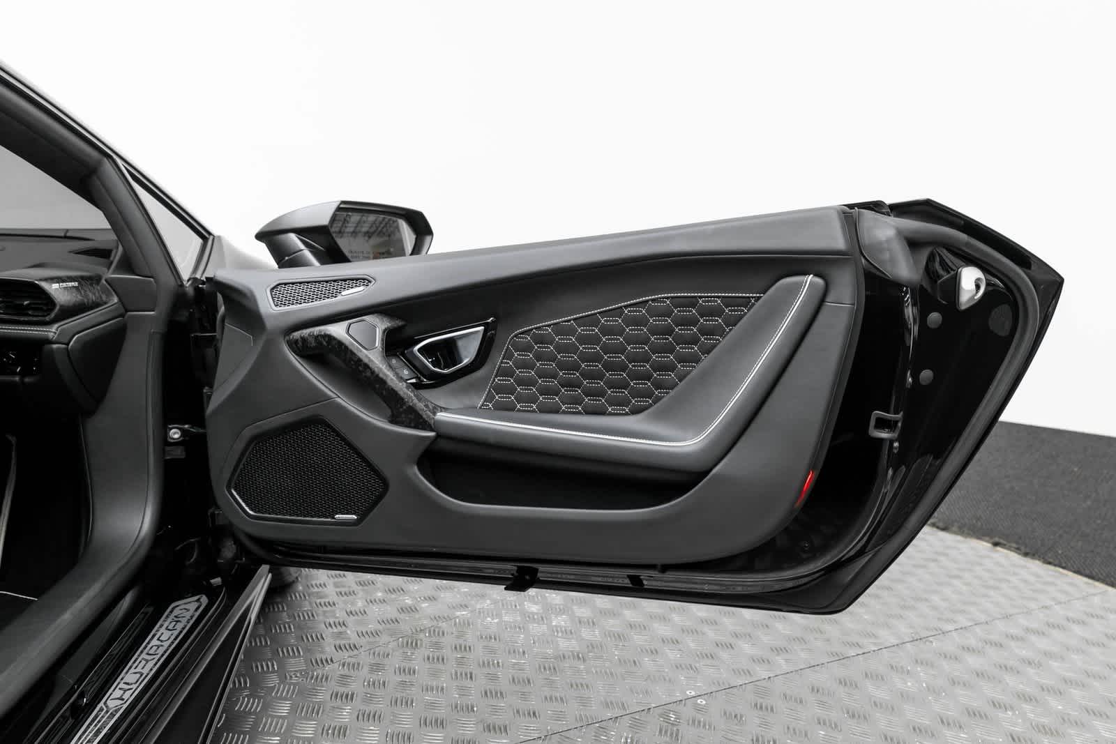Thumbnail: 2022 Lamborghini Huracan - 38