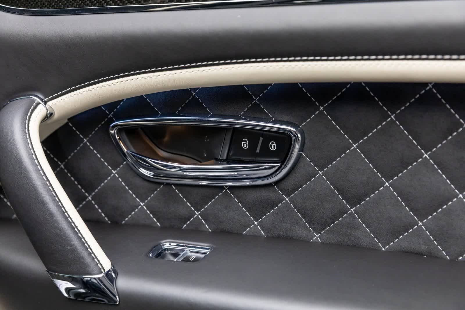 Thumbnail: 2020 Bentley Bentayga - 45