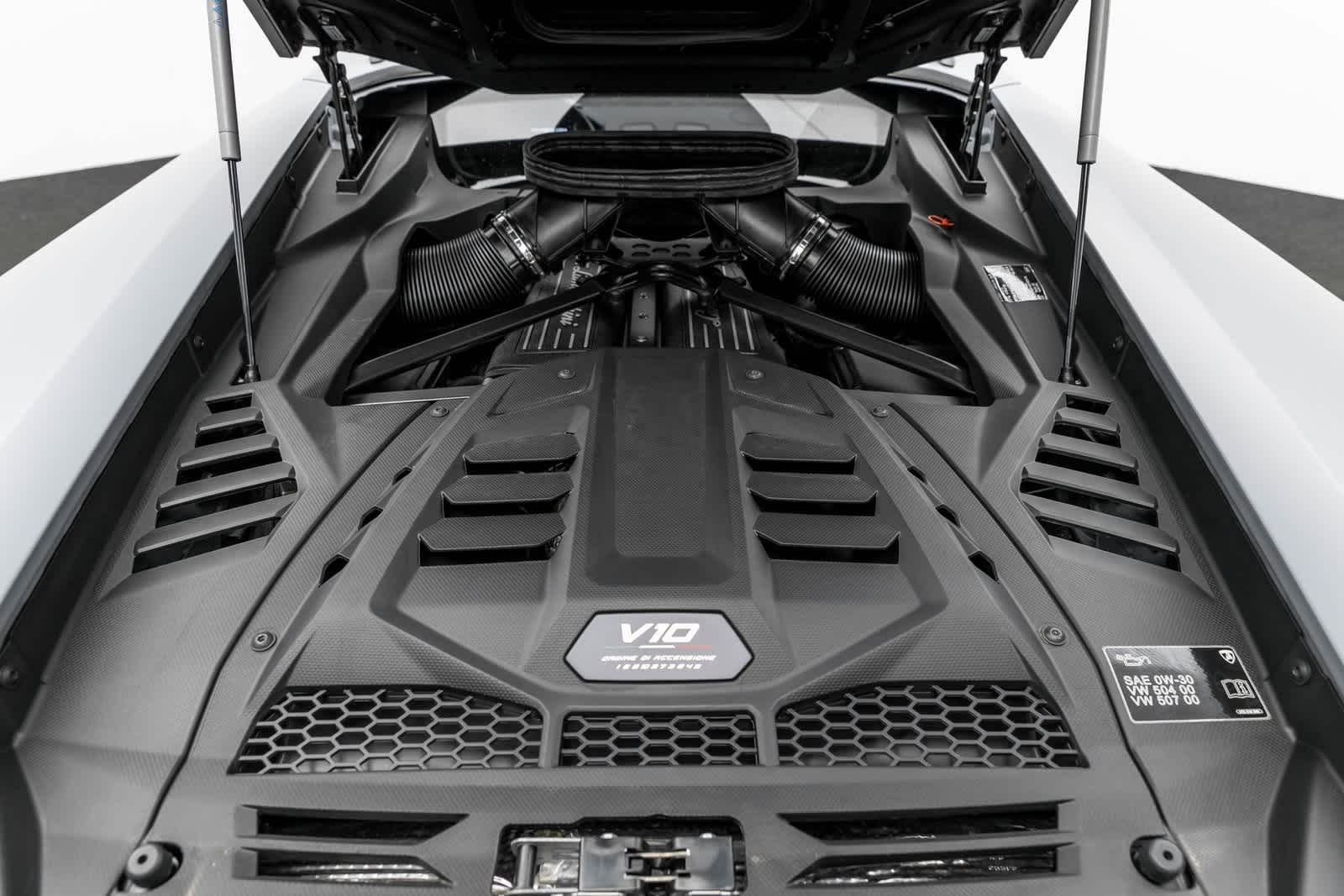 Thumbnail: 2024 Lamborghini Huracan - 9