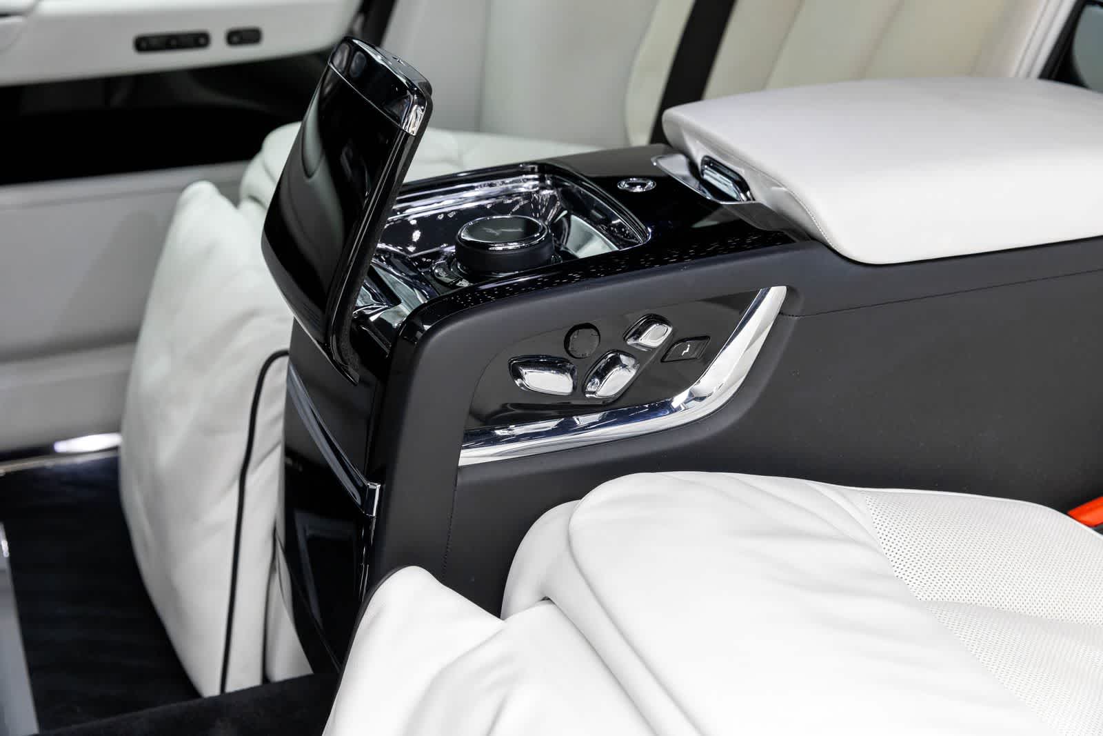 Thumbnail: 2020 Rolls-Royce Phantom - 38