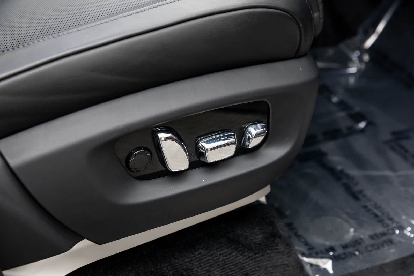 Thumbnail: 2022 Rolls-Royce Cullinan - 39