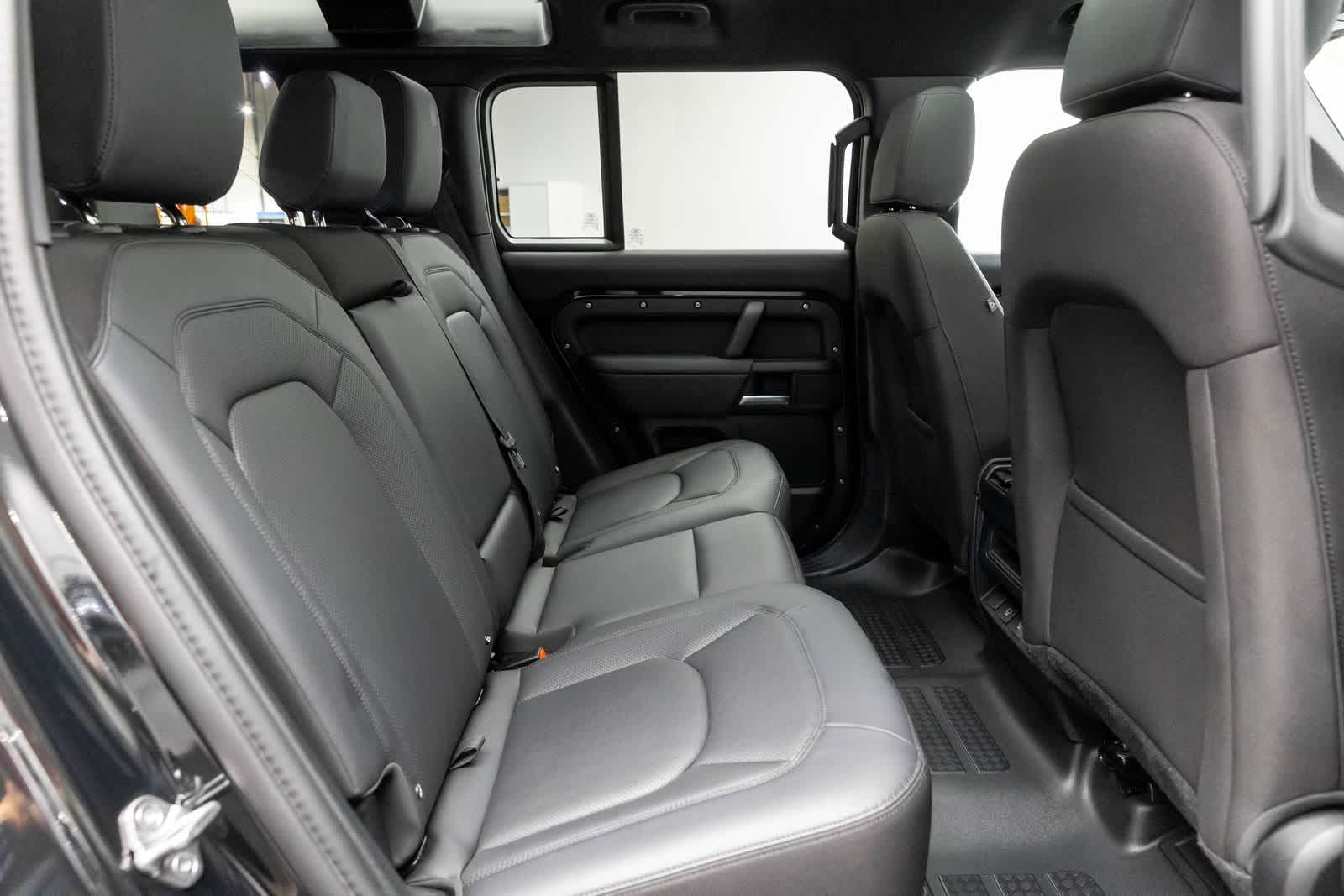 Thumbnail: 2025 Land Rover Defender - 36