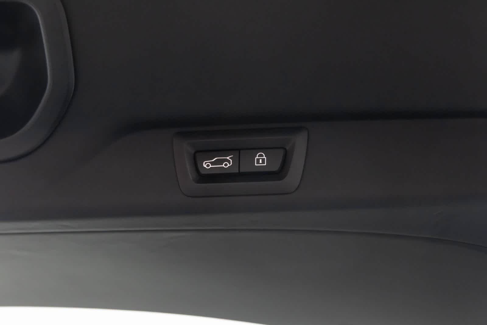 Thumbnail: 2022 Rolls-Royce Cullinan - 34