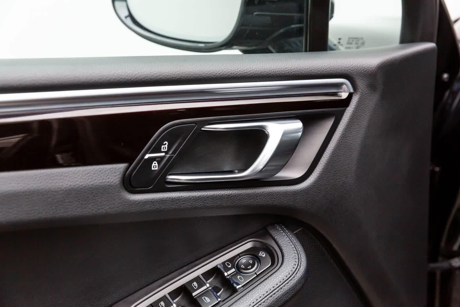 Thumbnail: 2022 Porsche Macan - 23