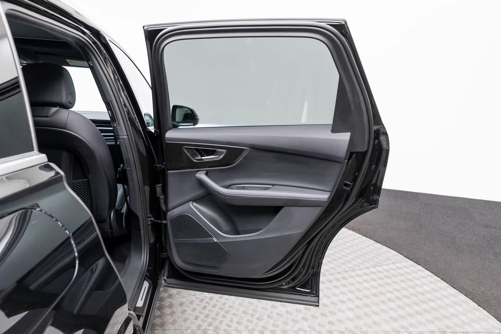 Thumbnail: 2025 Audi Q7 - 36