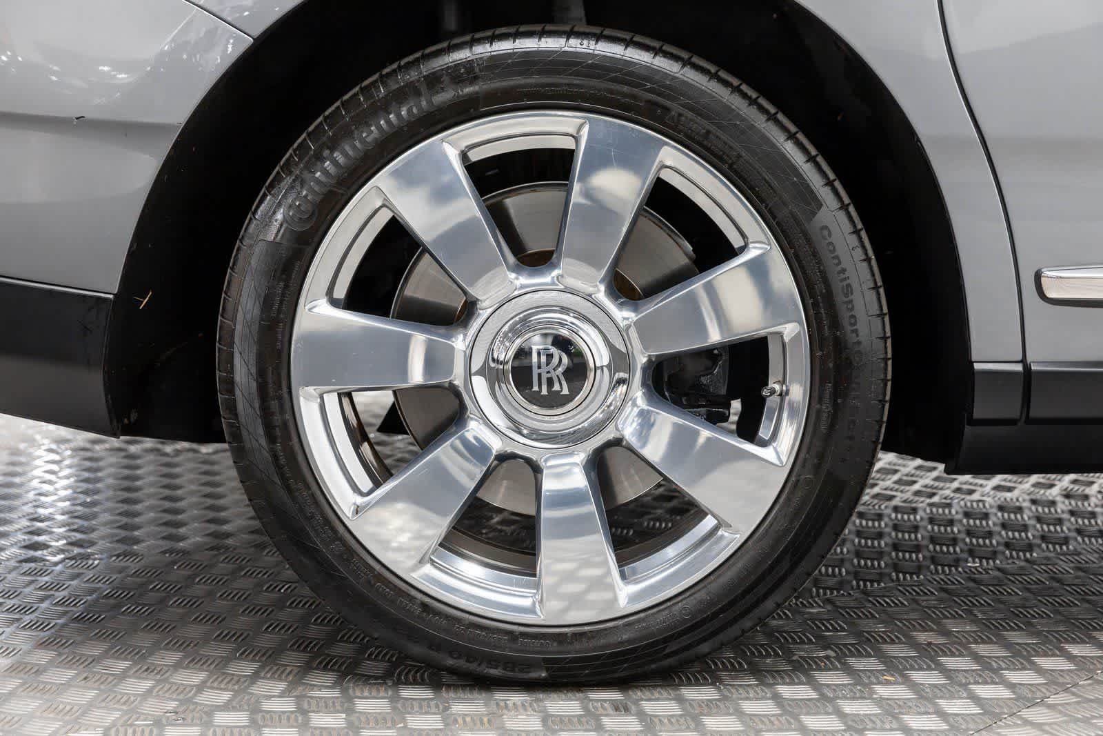 Thumbnail: 2022 Rolls-Royce Cullinan - 46