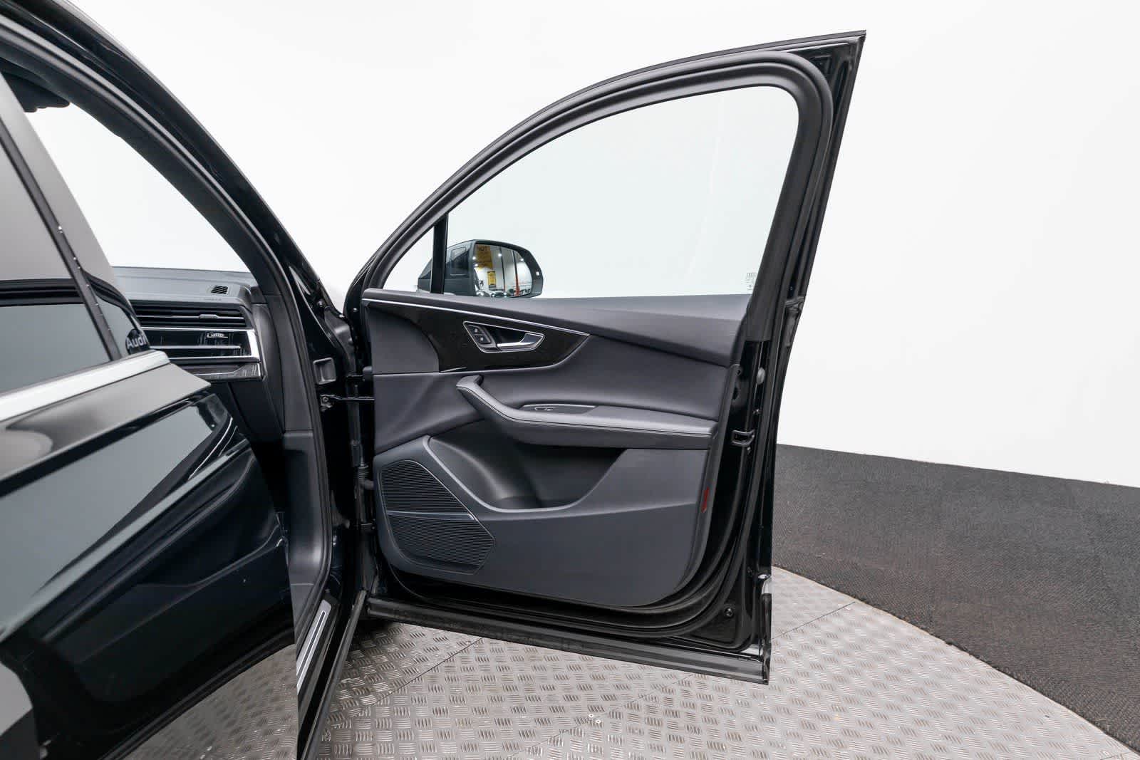 Thumbnail: 2025 Audi Q7 - 39