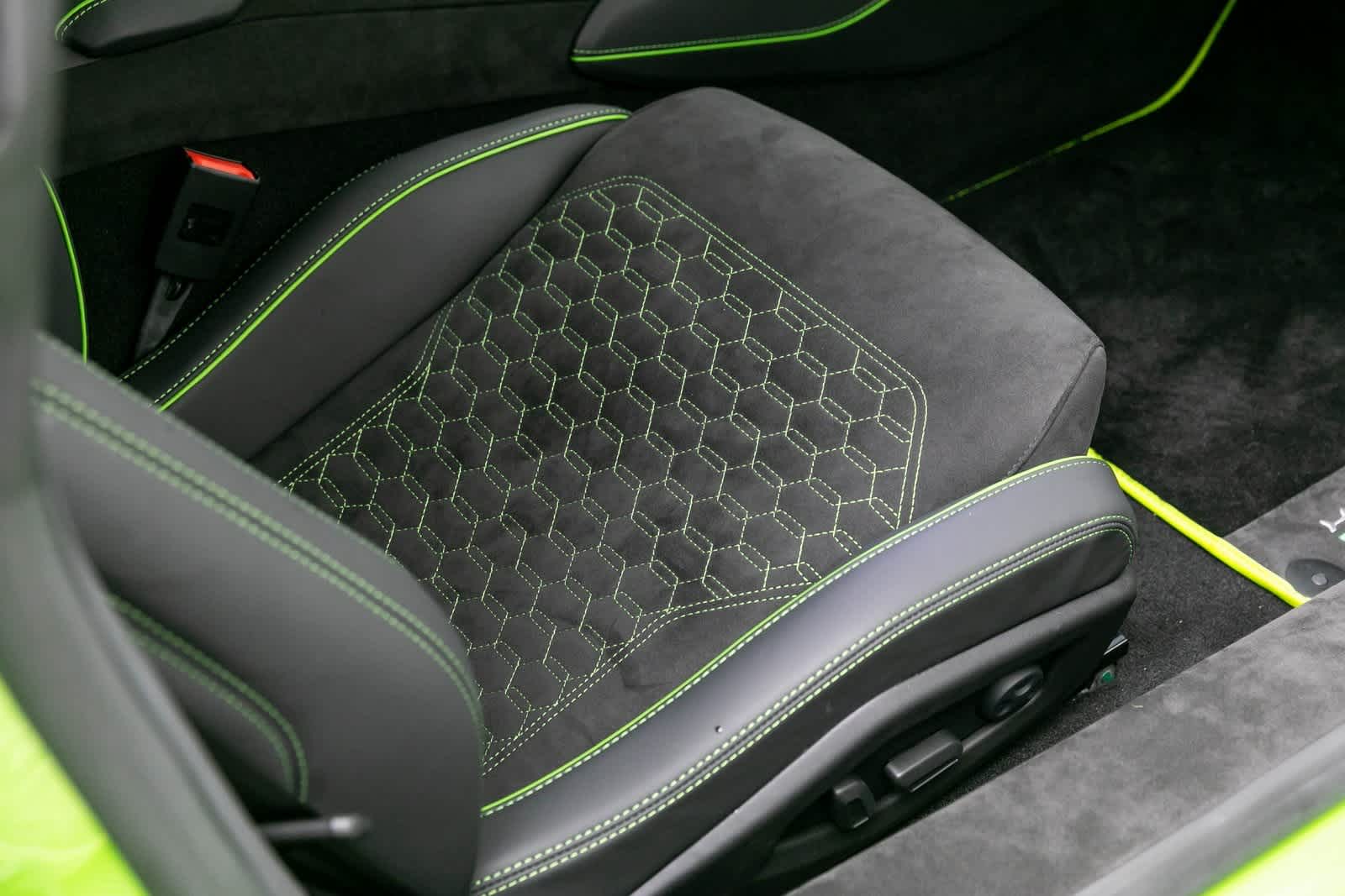 Thumbnail: 2023 Lamborghini Huracan - 38