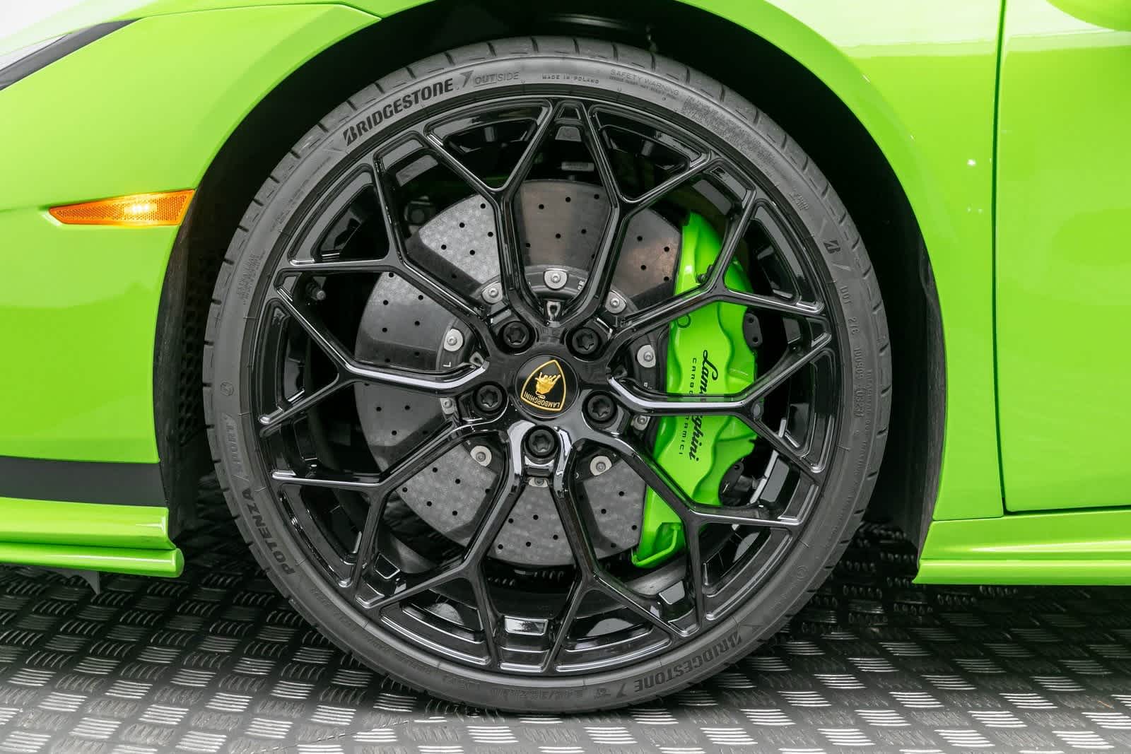 Thumbnail: 2023 Lamborghini Huracan - 8