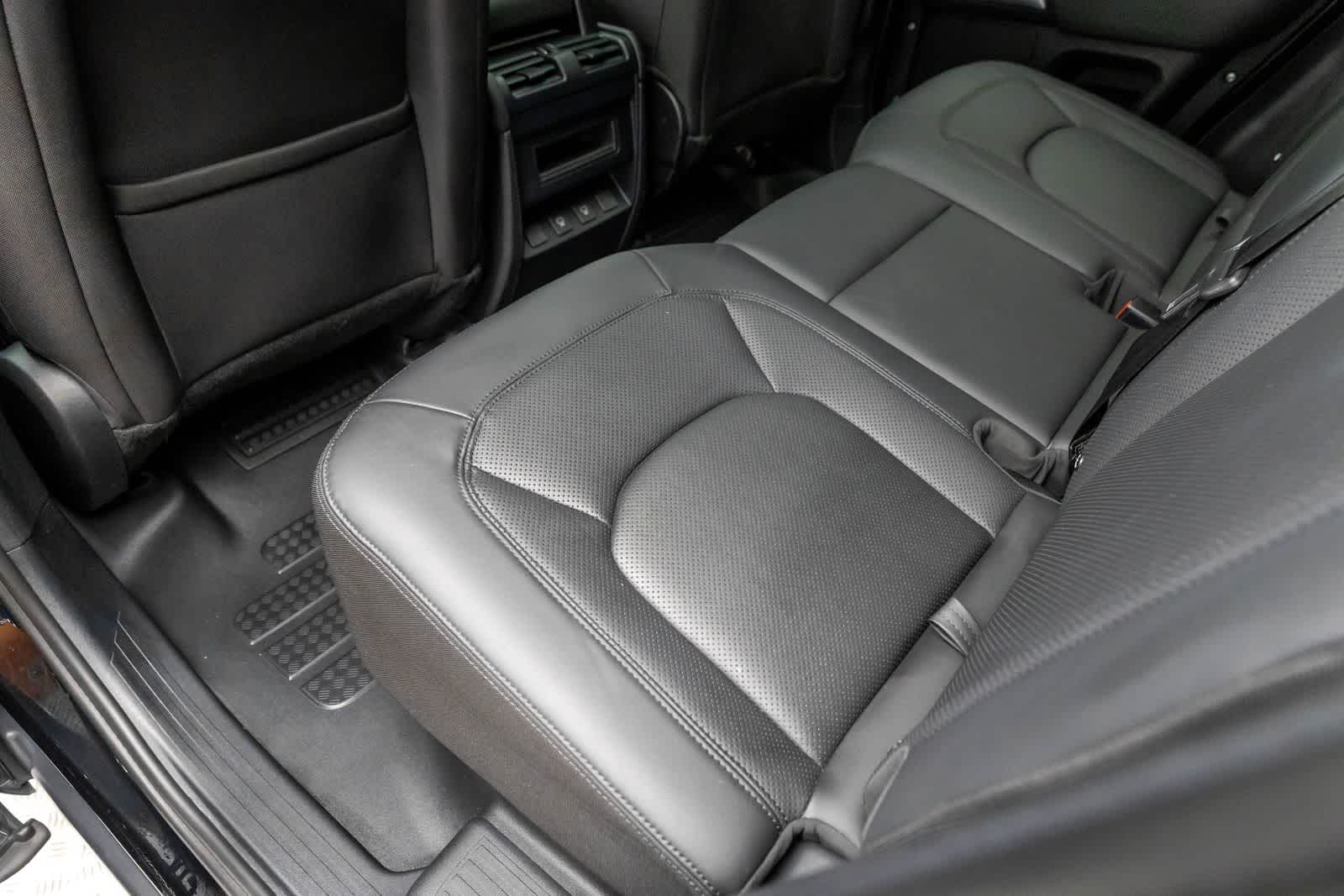 Thumbnail: 2025 Land Rover Defender - 34