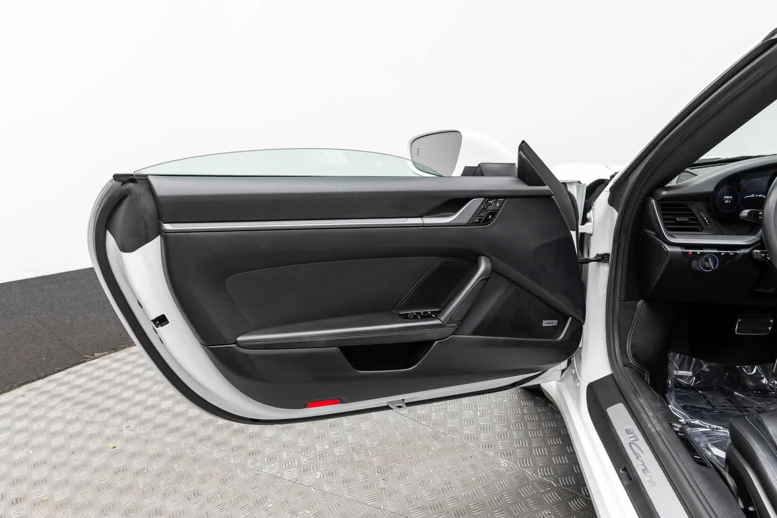 Thumbnail: 2020 Porsche 911 - 25