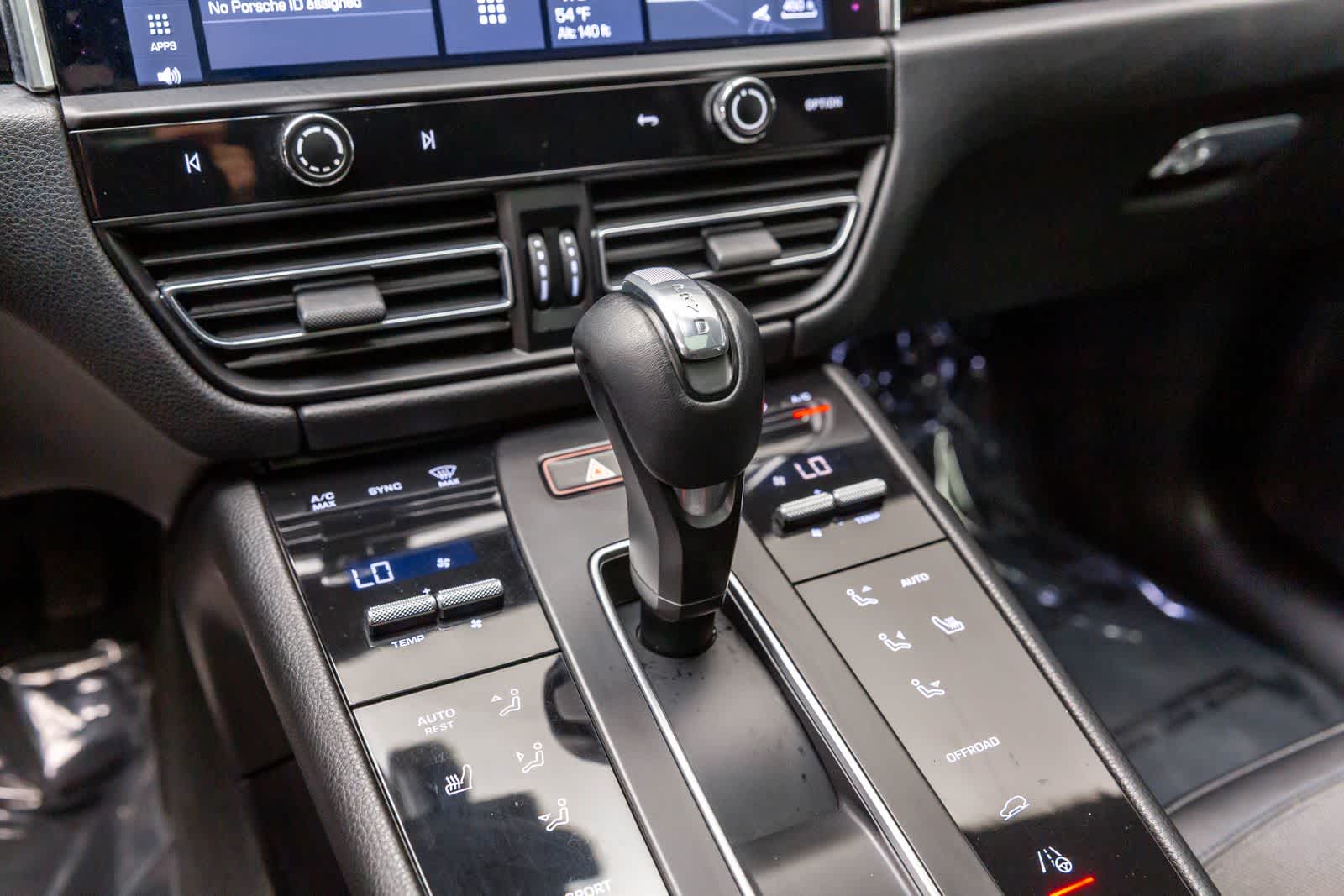 Thumbnail: 2022 Porsche Macan - 16