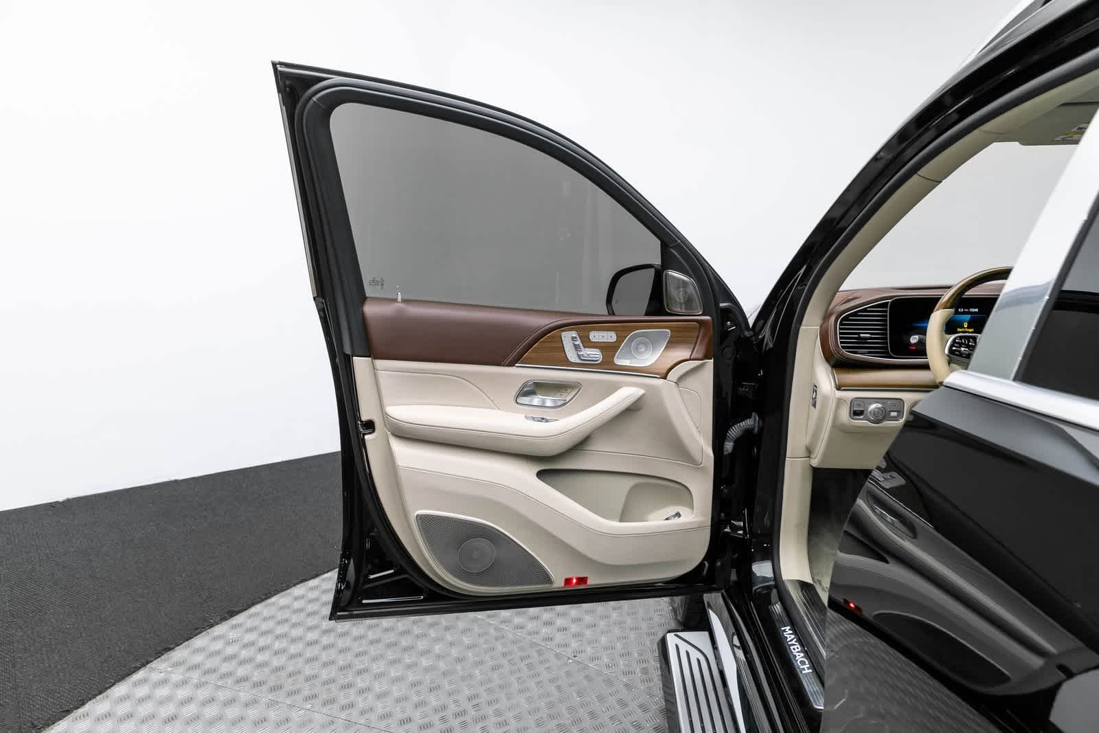 Thumbnail: 2023 Mercedes-Benz GLS - 27