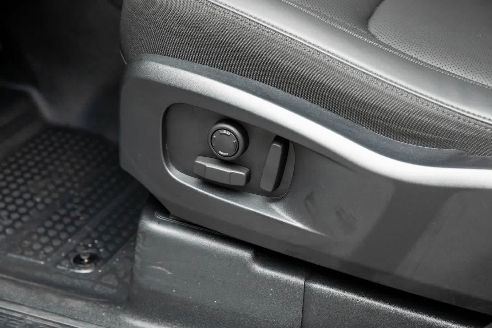 Thumbnail: 2025 Land Rover Defender - 26