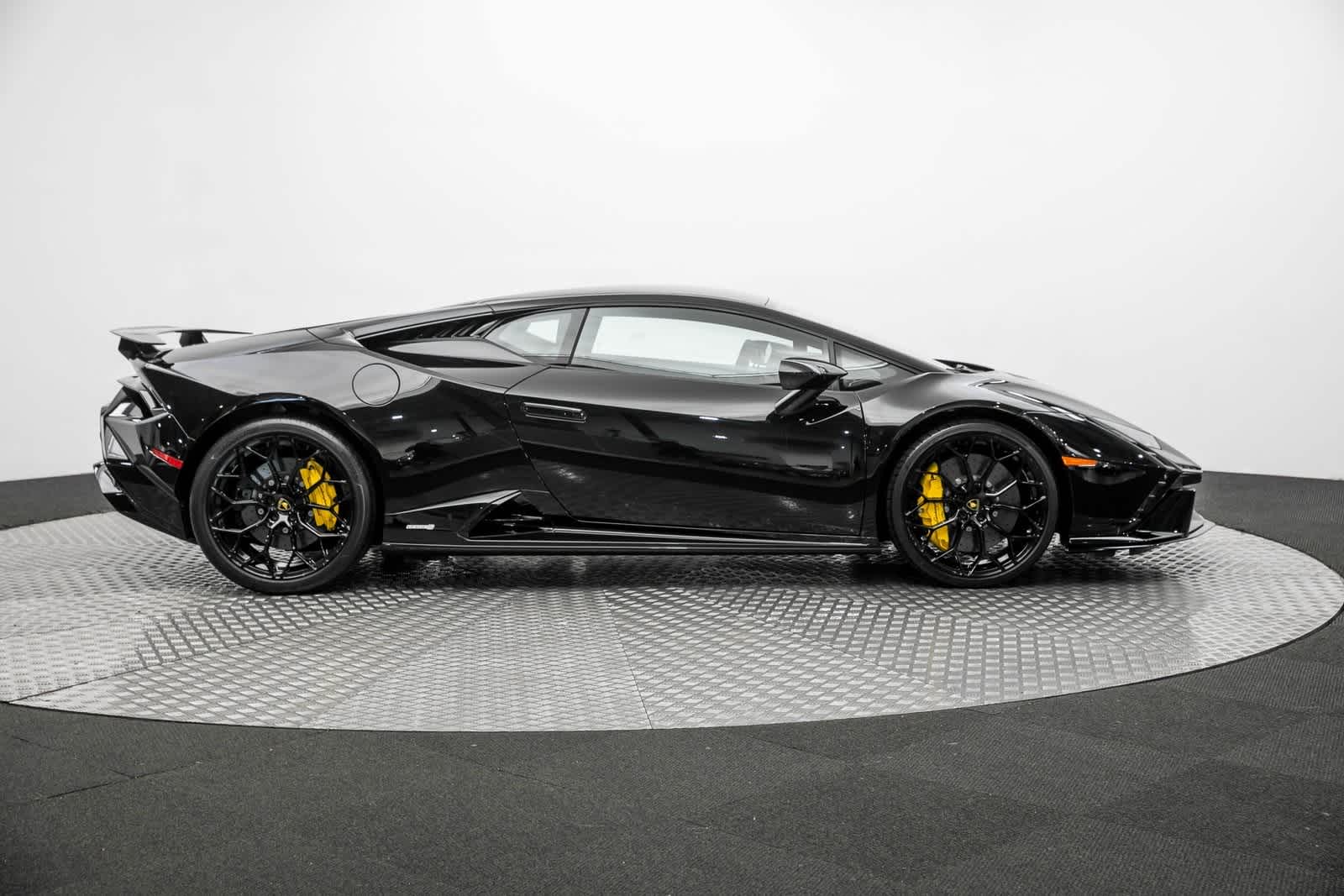 Thumbnail: 2024 Lamborghini Huracan - 45