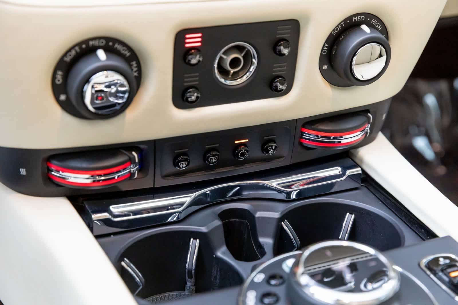 Thumbnail: 2016 Rolls-Royce Wraith - 30