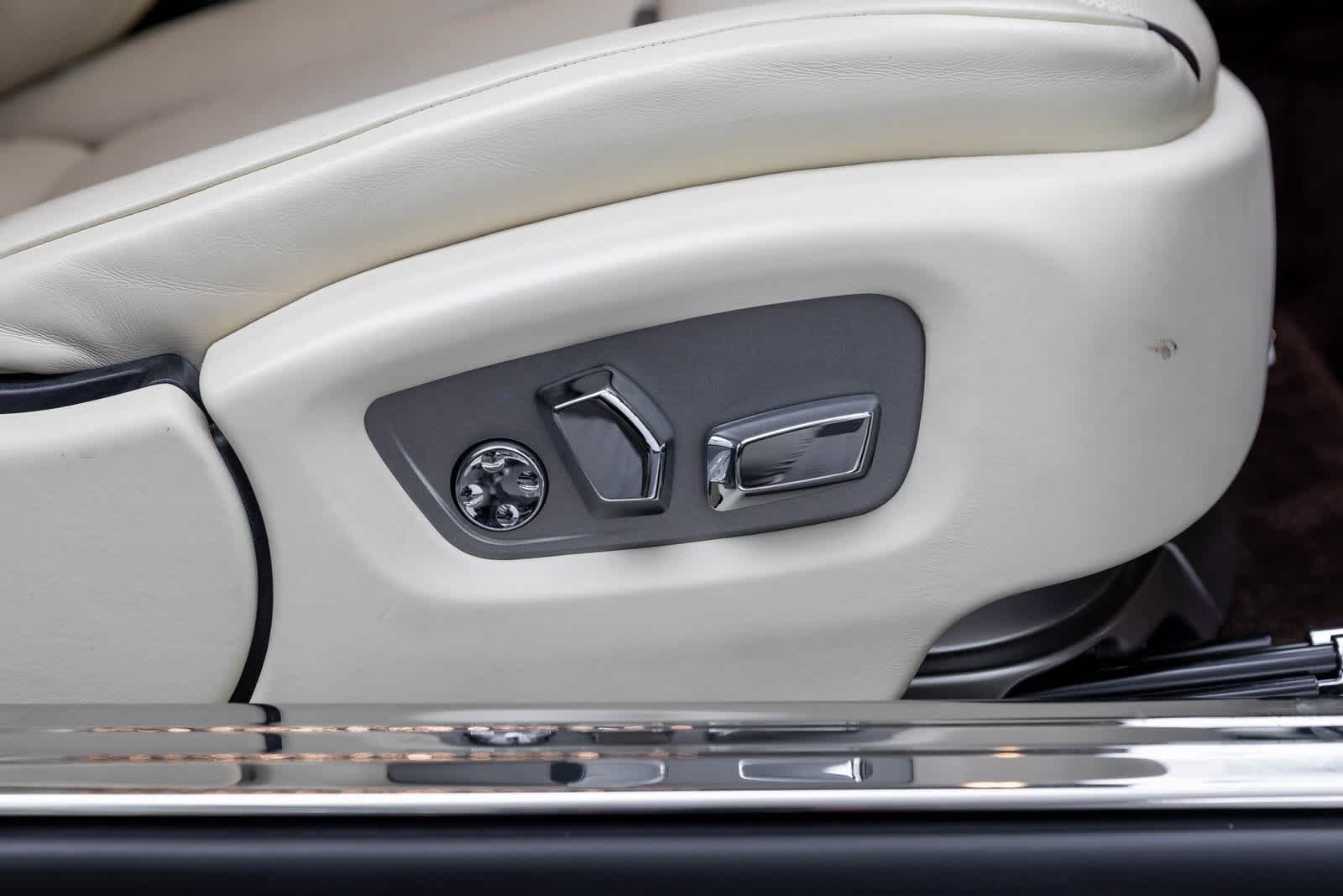 Thumbnail: 2016 Rolls-Royce Wraith - 39