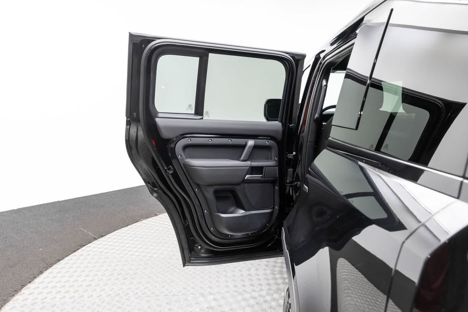 Thumbnail: 2025 Land Rover Defender - 33