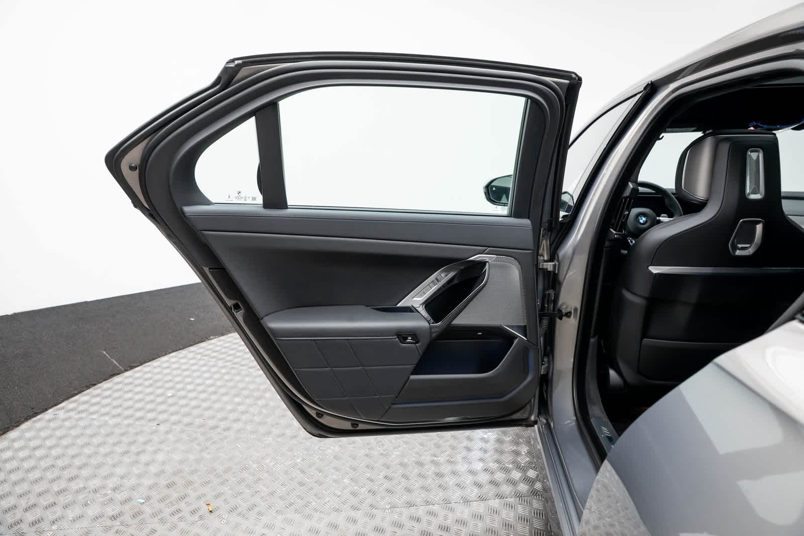 Thumbnail: 2024 BMW 7 Series - 41