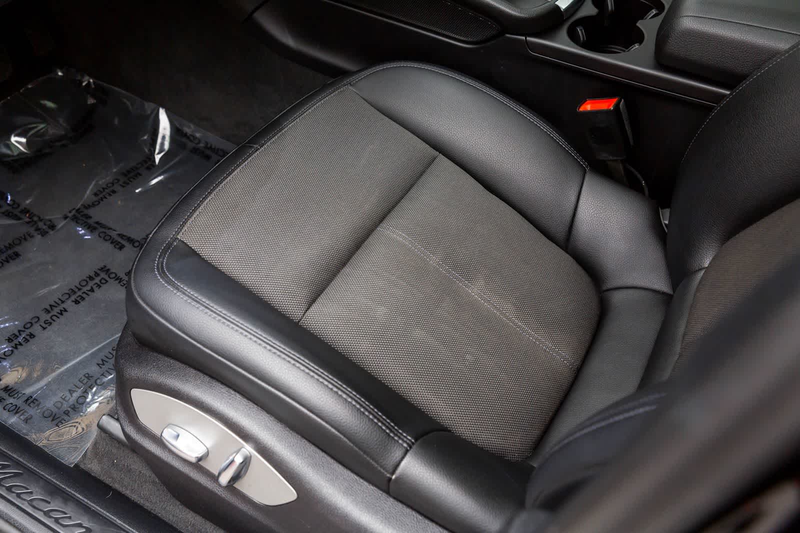 Thumbnail: 2022 Porsche Macan - 27