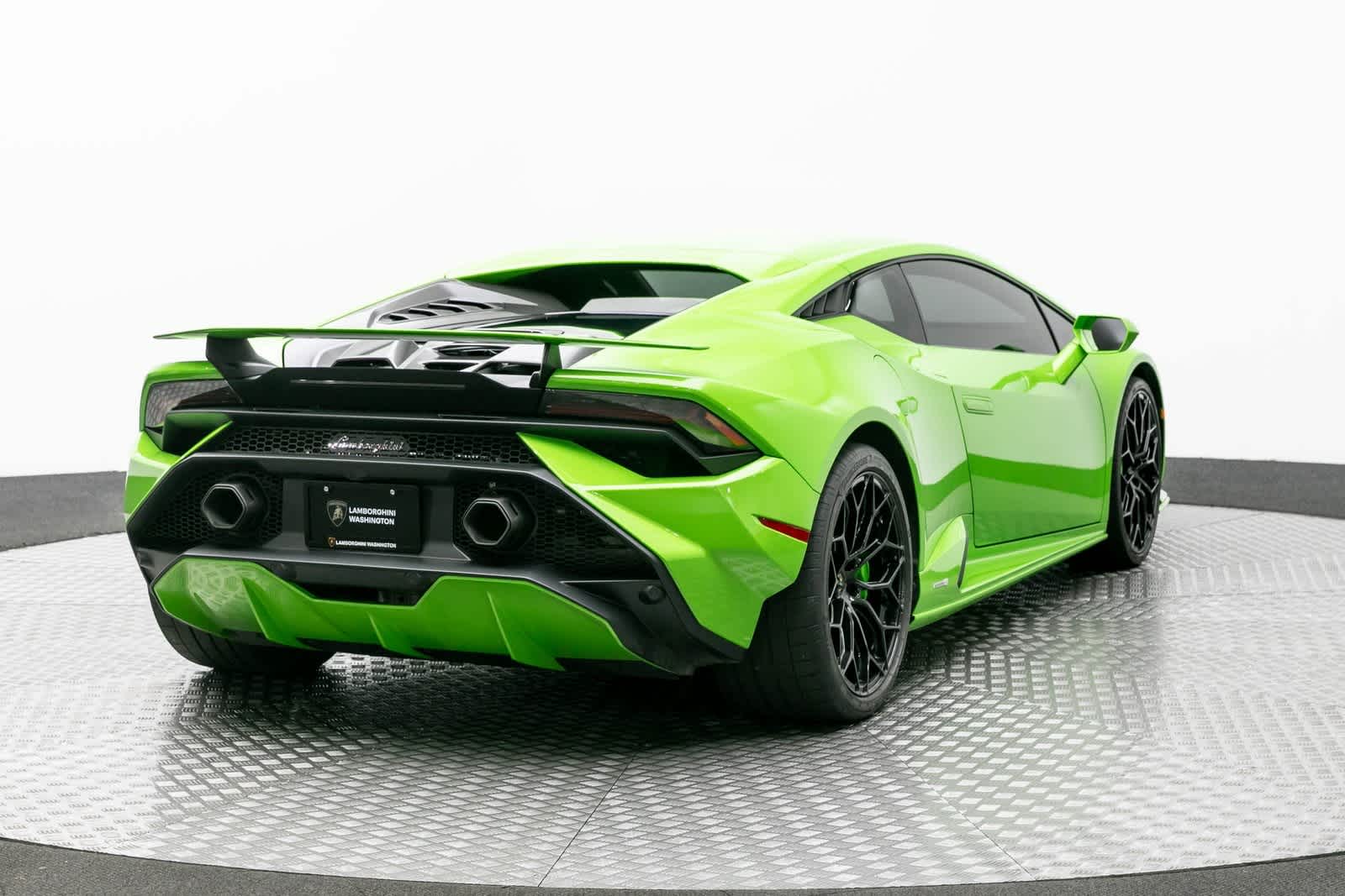 Thumbnail: 2023 Lamborghini Huracan - 19