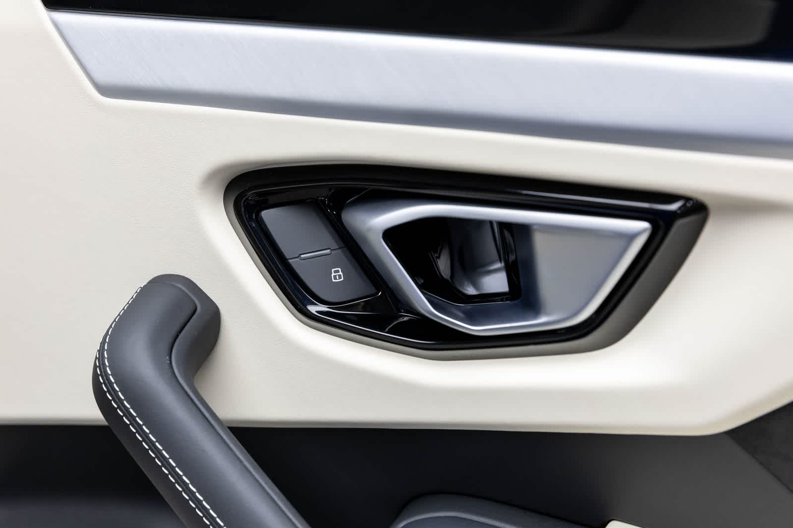 Thumbnail: 2019 Lamborghini Urus - 50